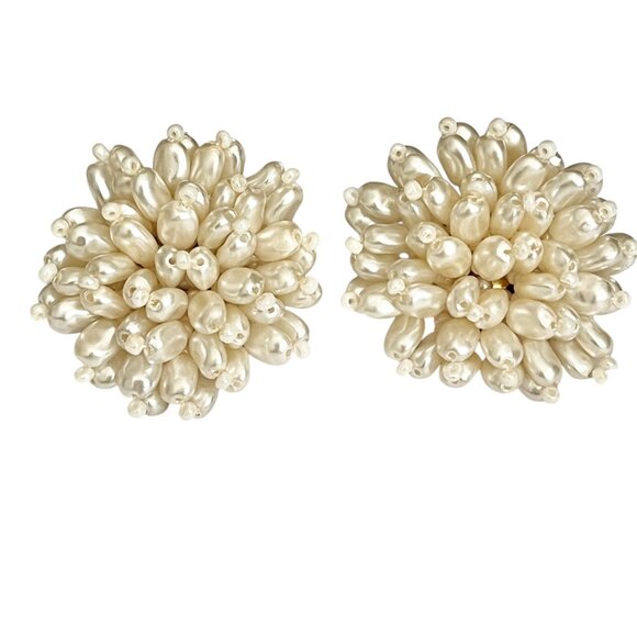 Vintage Faux White Pearl Clip On Earrings Beaded Cluster Gold Tone 70s Taiwan - Picture 4 of 11